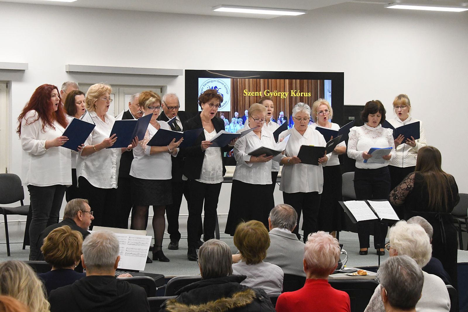 Az énekszó varázsával felejtik el a kemény munkát - összetartó közösség a Szent György Kórus